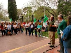 Multitudinaria asamblea de trabajadores de las DGA en el Centro Cívico