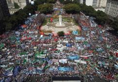 Contundente y masiva marcha para decir “No es Reforma, es ajuste”