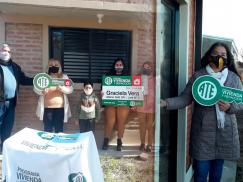 Dos trabajadoras recibieron las llaves de sus viviendas en San Cristóbal y en Villa Minetti