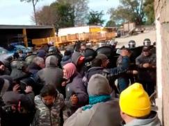 ATE repudia la brutal represión a Trabajadores/as Municipales de las Rosas